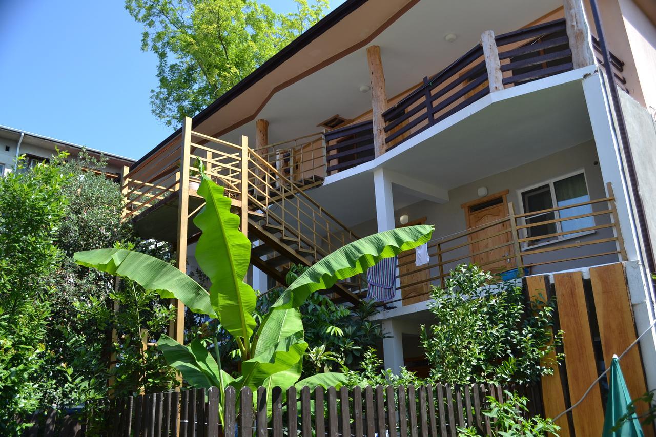 Sun Hotel Guest House Pizunda Exterior photo